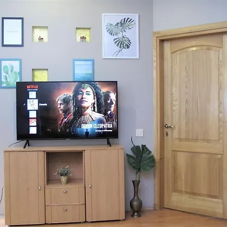 Private Entrance-2 Rooms-old Town- Free Parking Lägenhet *