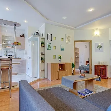 Апартаменты Private Entrance-2 Rooms-old Town- Free Parking Вильнюс