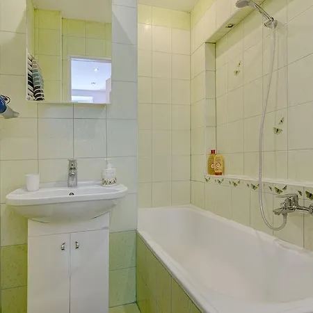 Private Entrance-2 Rooms-old Town- Free Parking Apartment