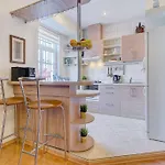 Apartment Private Entrance-2 Rooms-old Town- Free Parking